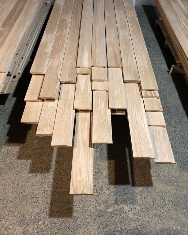 Готовый цельный плинтус